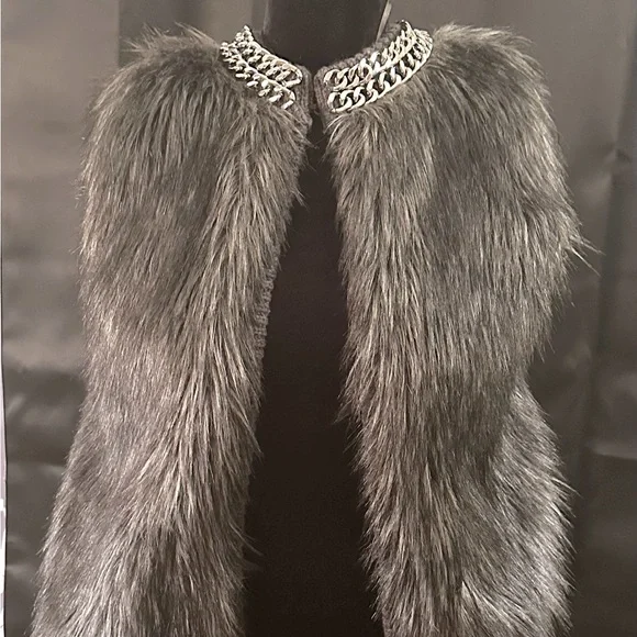 Michael Kors Sliver & Grey Faux Coyote Fur Vest - Picture 1 of 12